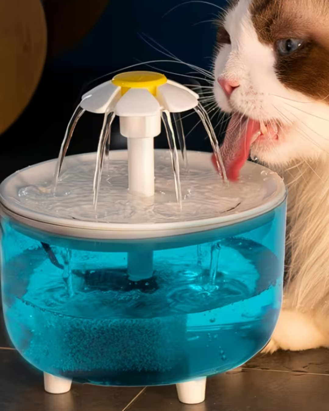 El bebedero automático para gatos y perros es un dispensador de agua elegante diseñado para ofrecer una hidratación constante, segura y cómoda a tus mascotas.